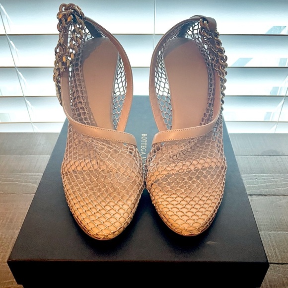 New / Never Worn BOTTEGA VENETA beige Mesh Nappa Chunky Chain Sandals / Pumps - Picture 2 of 16